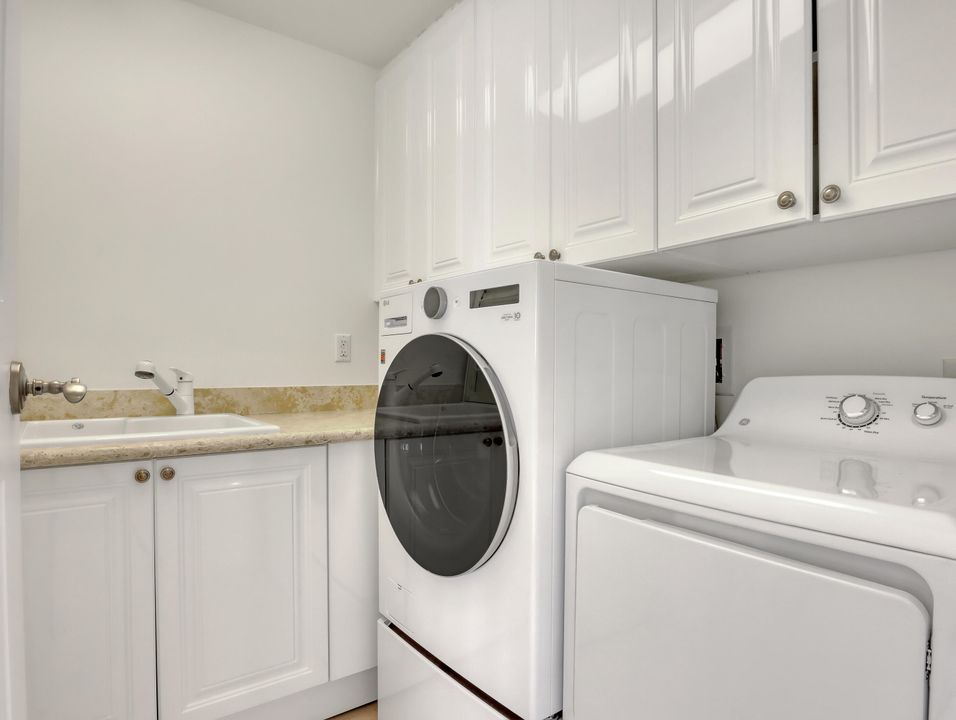 出租: $14,000 (2 贝兹, 2 浴室, 1920 平方英尺)