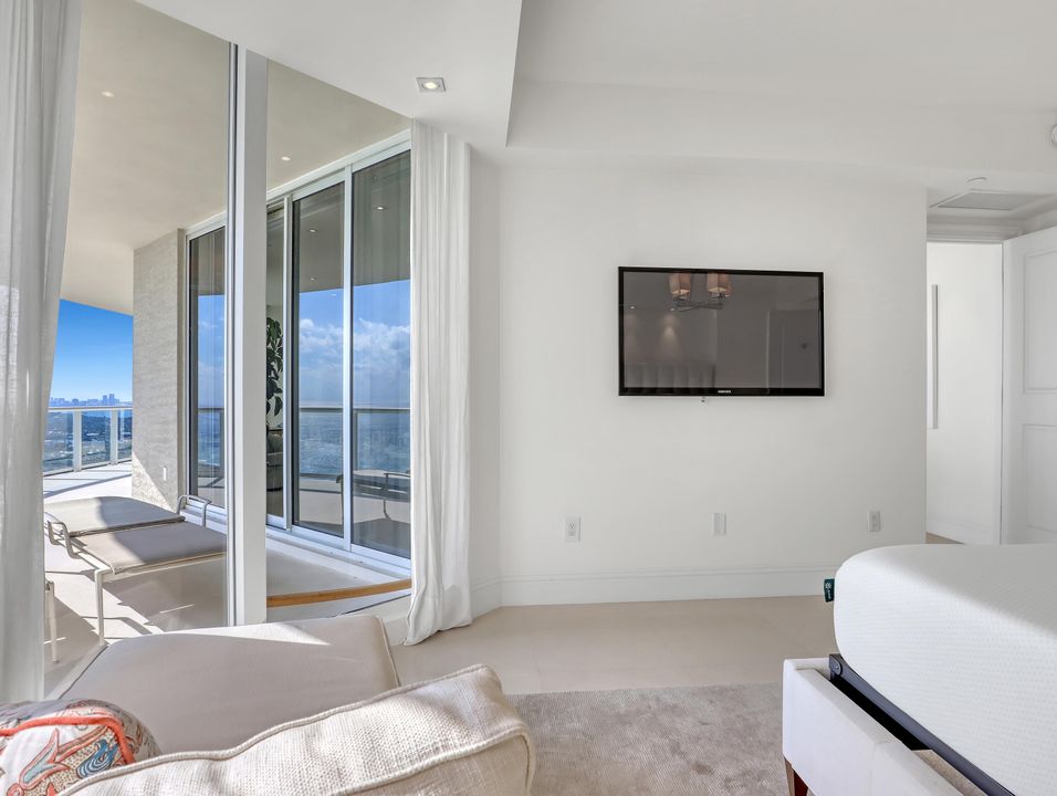 出租: $14,000 (2 贝兹, 2 浴室, 1920 平方英尺)