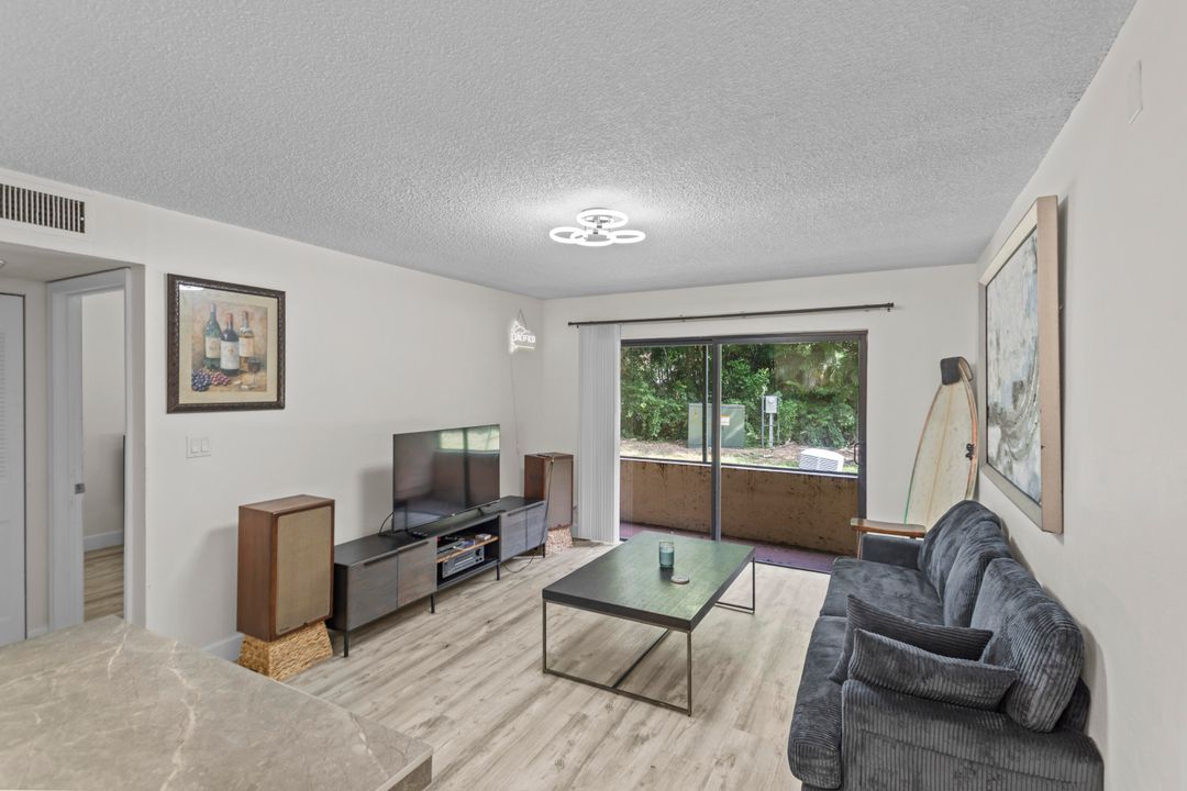 На продажу: $145,000 (1 спален, 1 ванн, 775 Квадратных фут)