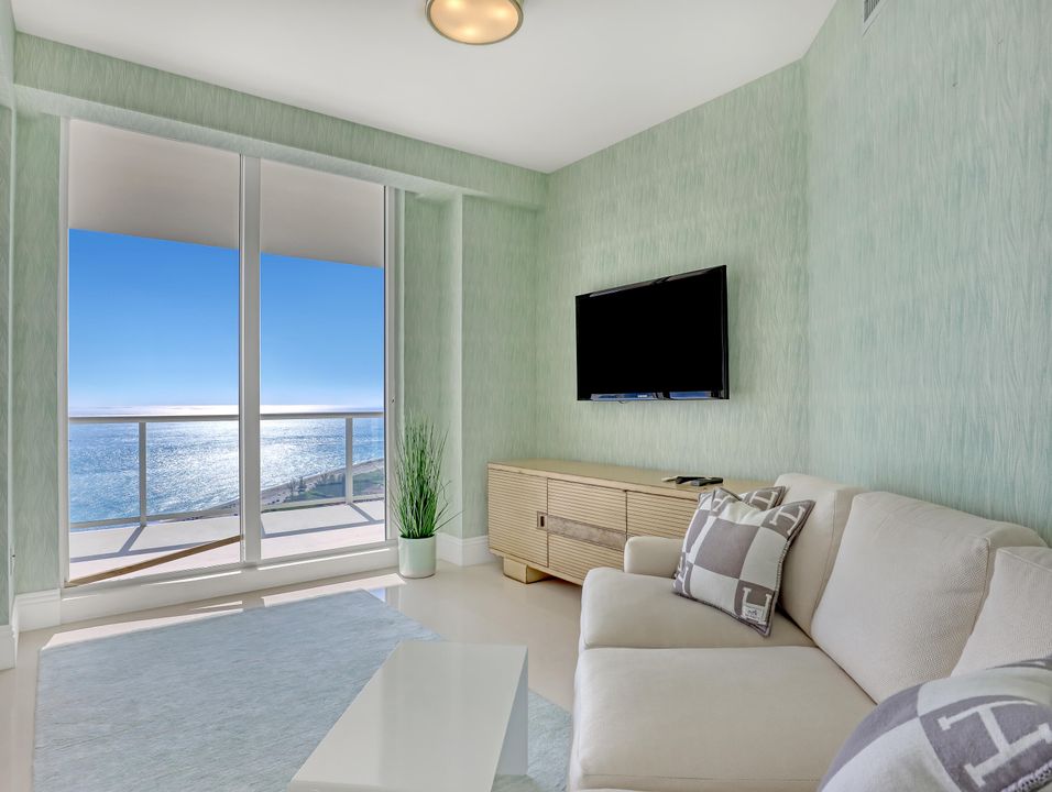 出租: $14,000 (2 贝兹, 2 浴室, 1920 平方英尺)