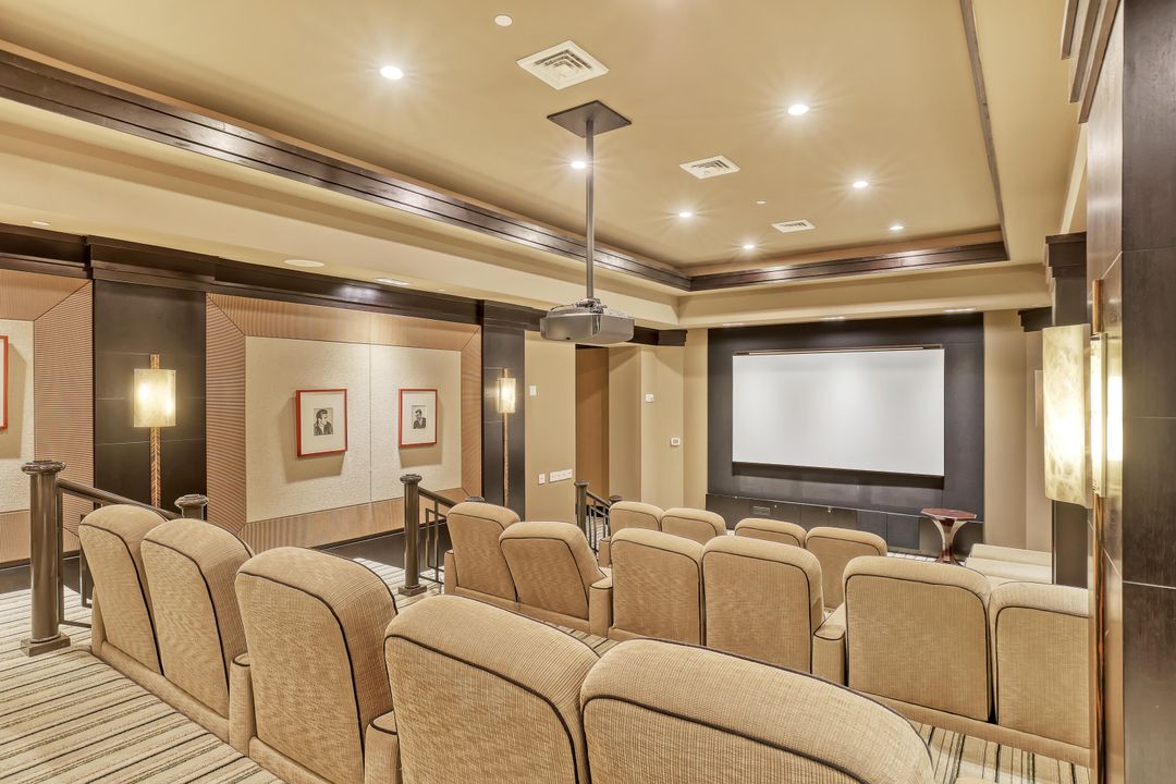 出租: $14,000 (2 贝兹, 2 浴室, 1920 平方英尺)