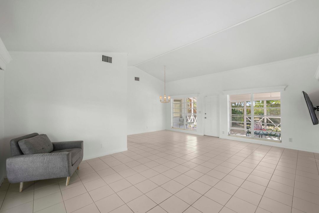 合同活跃: $775,000 (2 贝兹, 2 浴室, 1273 平方英尺)