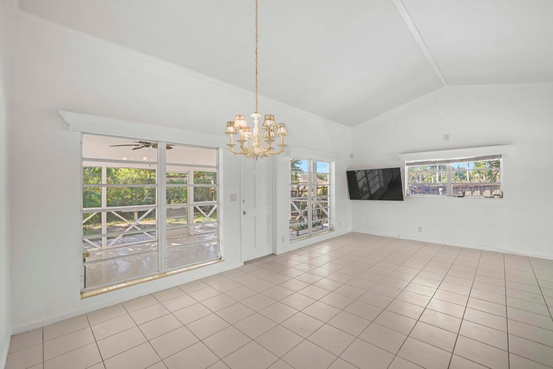 合同活跃: $775,000 (2 贝兹, 2 浴室, 1273 平方英尺)