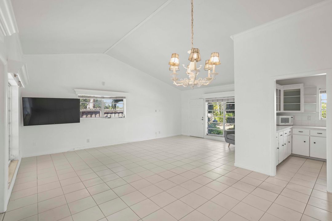 合同活跃: $775,000 (2 贝兹, 2 浴室, 1273 平方英尺)