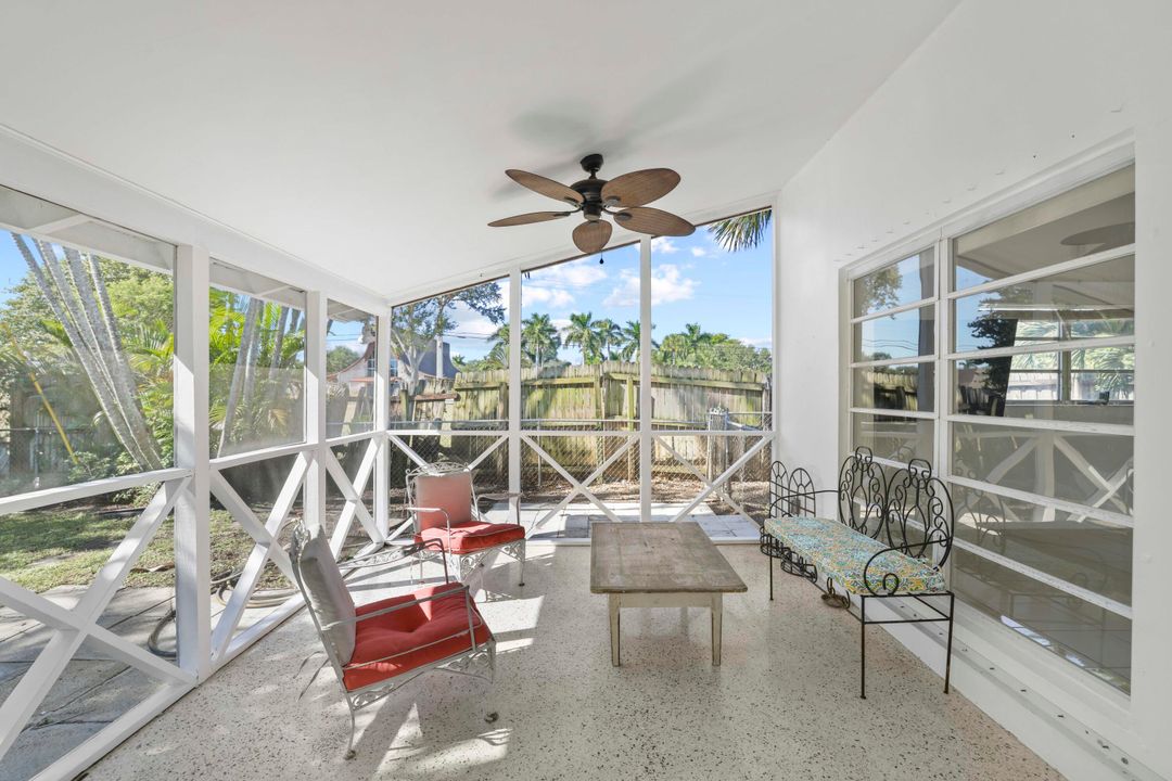 合同活跃: $775,000 (2 贝兹, 2 浴室, 1273 平方英尺)