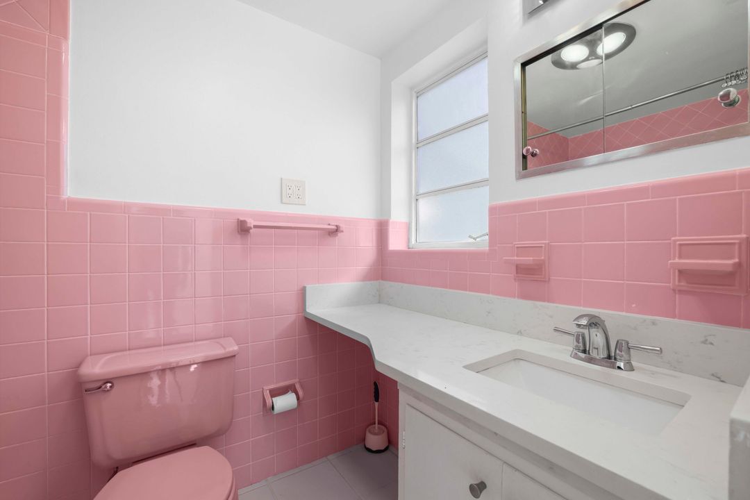 合同活跃: $775,000 (2 贝兹, 2 浴室, 1273 平方英尺)