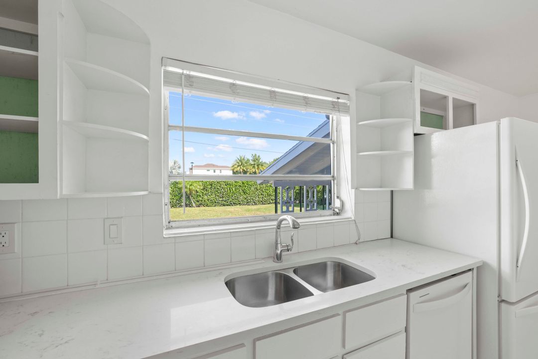 合同活跃: $775,000 (2 贝兹, 2 浴室, 1273 平方英尺)