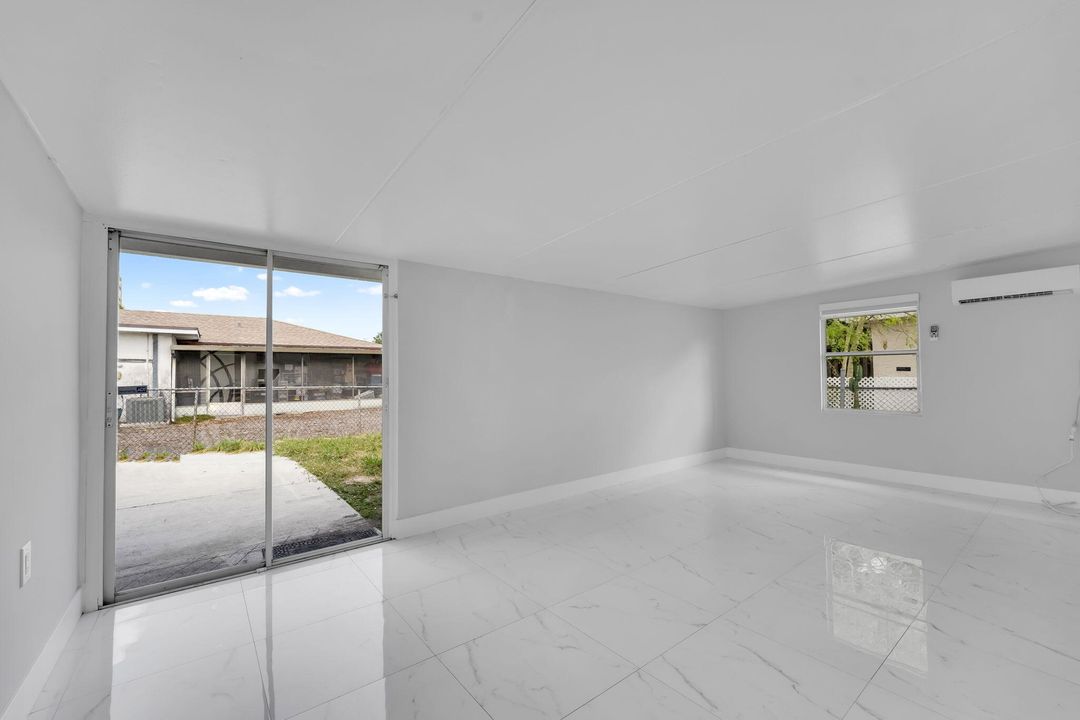 Activo con contrato: $359,000 (2 camas, 2 baños, 1179 Pies cuadrados)