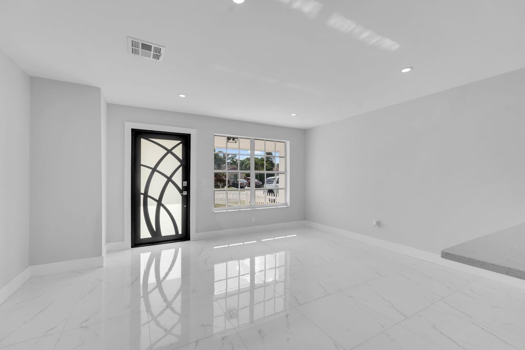 Activo con contrato: $359,000 (2 camas, 2 baños, 1179 Pies cuadrados)