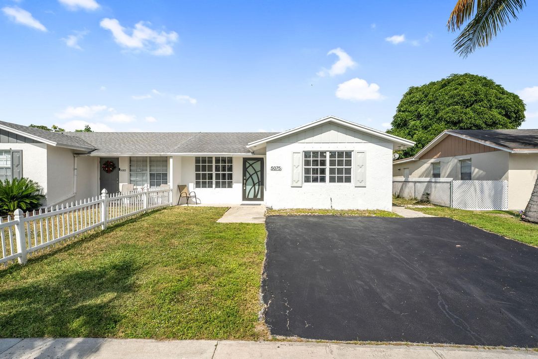 Activo con contrato: $359,000 (2 camas, 2 baños, 1179 Pies cuadrados)