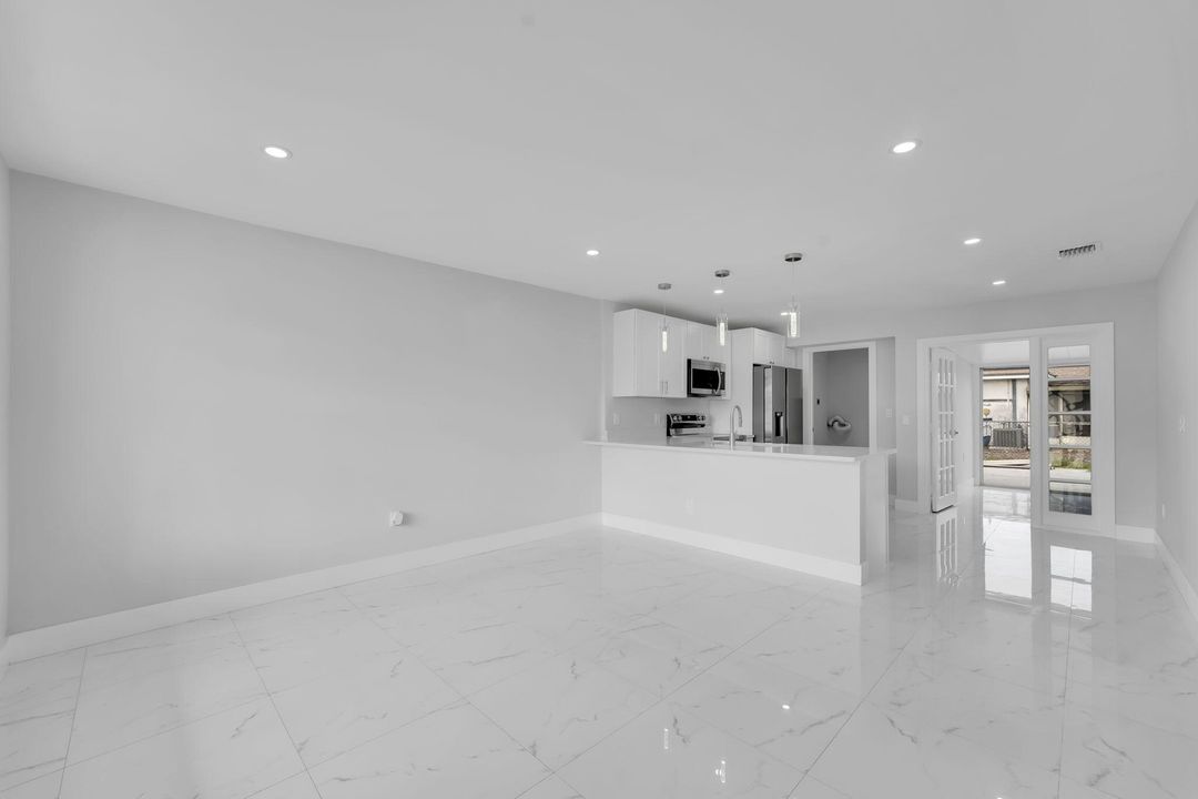 Activo con contrato: $359,000 (2 camas, 2 baños, 1179 Pies cuadrados)