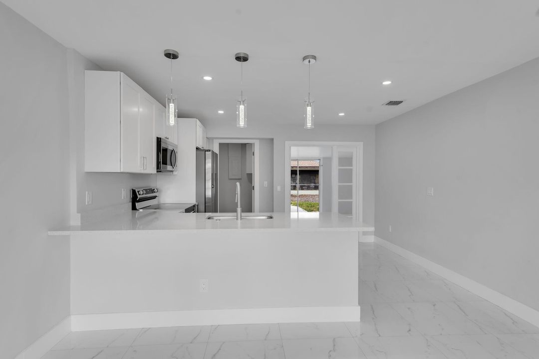 Activo con contrato: $359,000 (2 camas, 2 baños, 1179 Pies cuadrados)