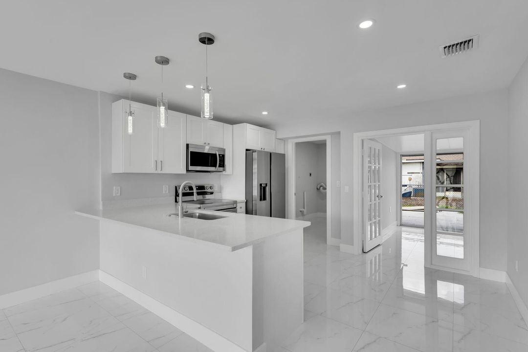 Activo con contrato: $359,000 (2 camas, 2 baños, 1179 Pies cuadrados)