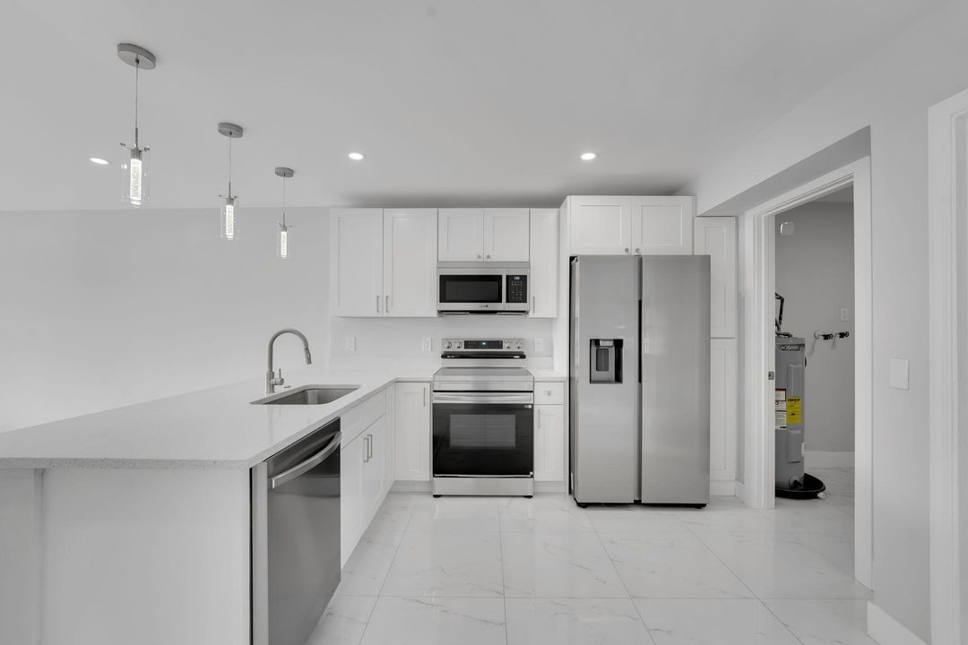 Activo con contrato: $359,000 (2 camas, 2 baños, 1179 Pies cuadrados)