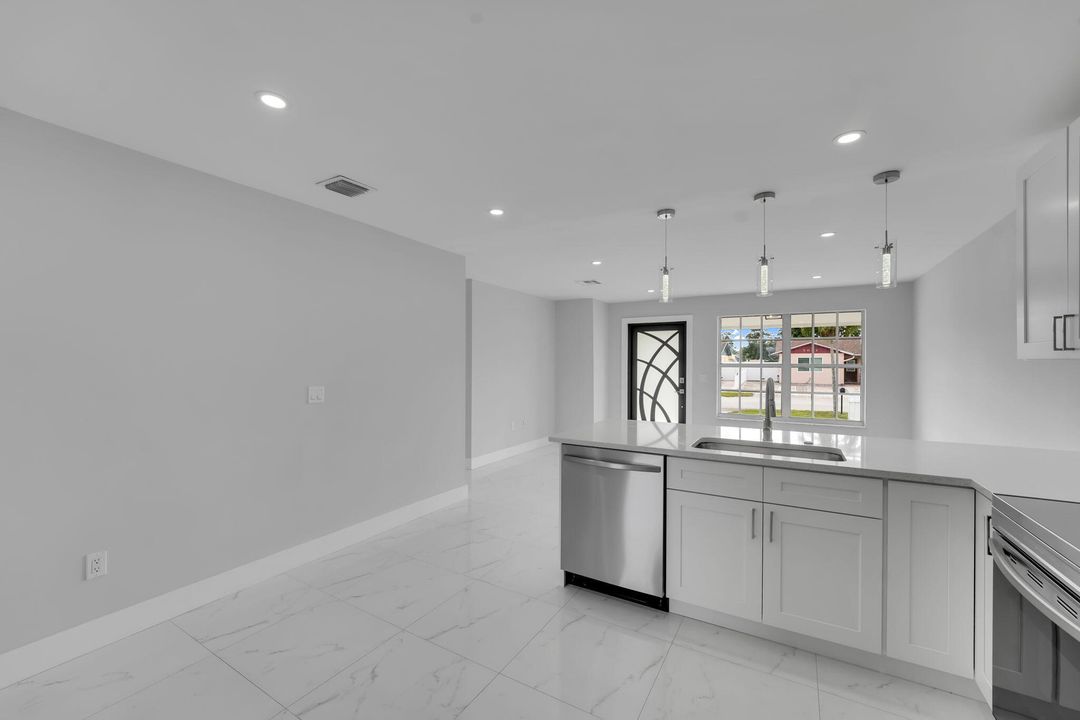 Activo con contrato: $359,000 (2 camas, 2 baños, 1179 Pies cuadrados)