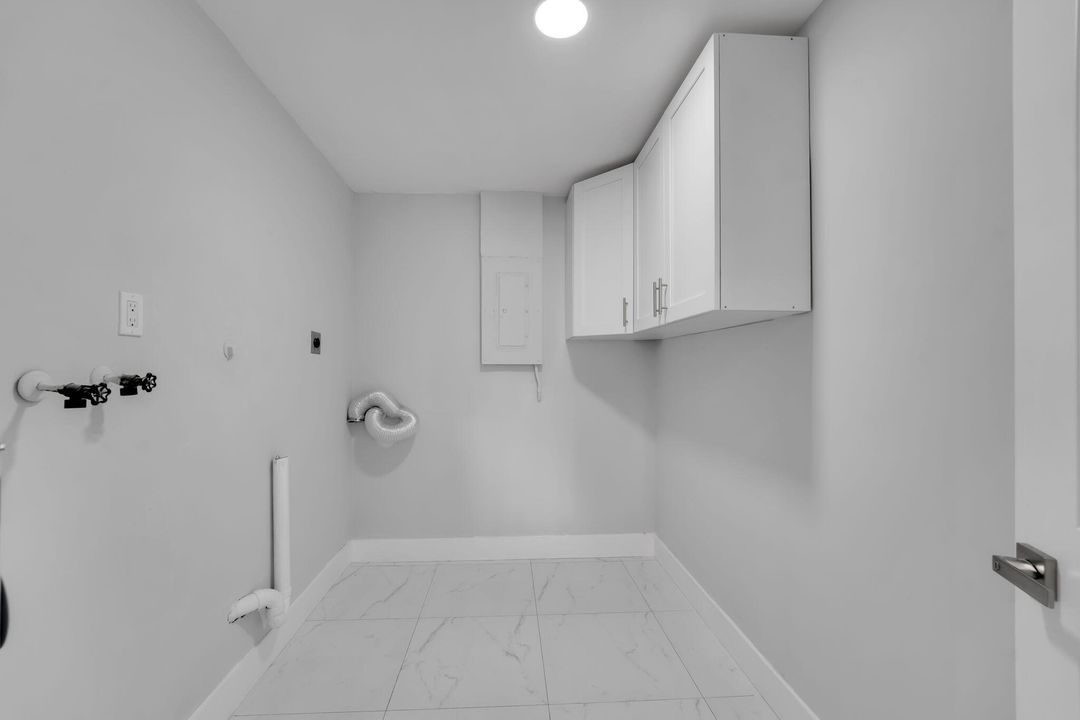 Activo con contrato: $359,000 (2 camas, 2 baños, 1179 Pies cuadrados)