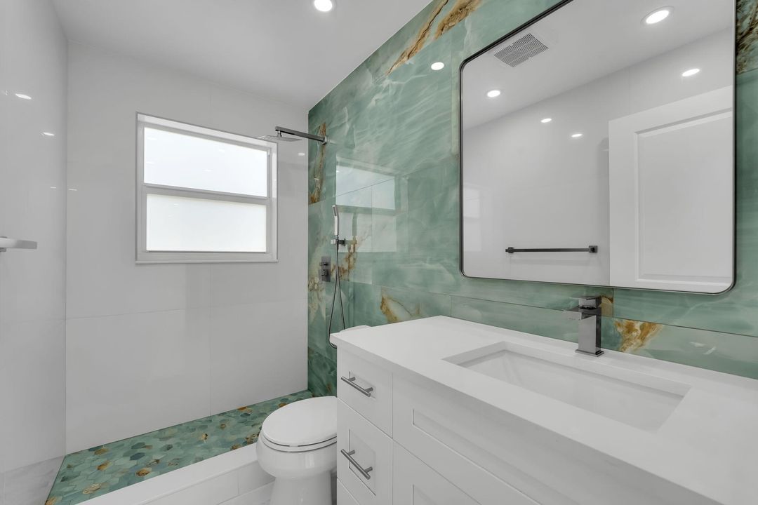 Activo con contrato: $359,000 (2 camas, 2 baños, 1179 Pies cuadrados)