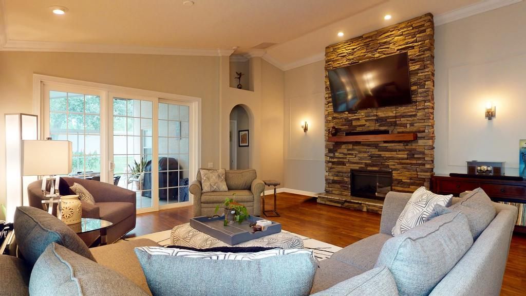 Active With Contract: $310,000 (2 beds, 2 baths, 1650 Square Feet)