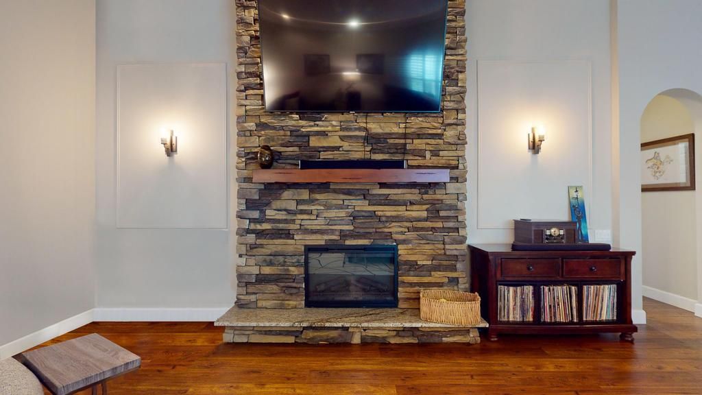 Active With Contract: $310,000 (2 beds, 2 baths, 1650 Square Feet)