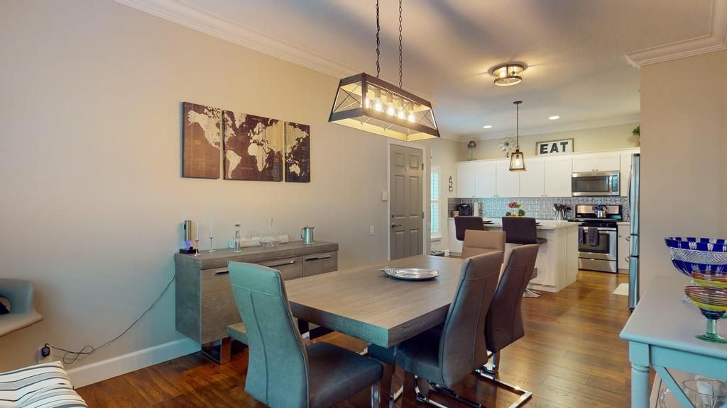 Active With Contract: $310,000 (2 beds, 2 baths, 1650 Square Feet)