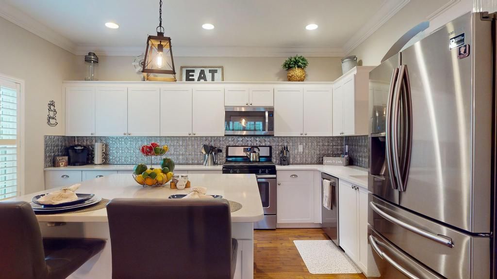 Active With Contract: $310,000 (2 beds, 2 baths, 1650 Square Feet)