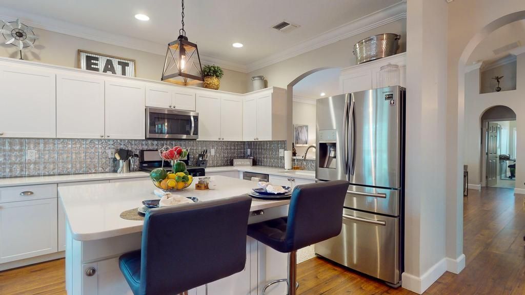 Active With Contract: $310,000 (2 beds, 2 baths, 1650 Square Feet)