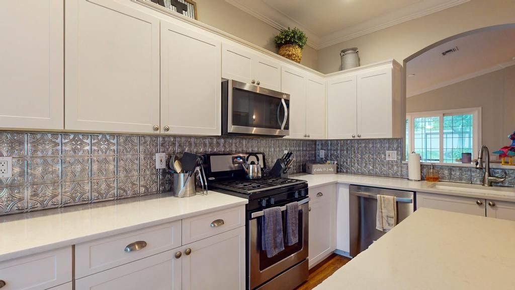 Active With Contract: $310,000 (2 beds, 2 baths, 1650 Square Feet)