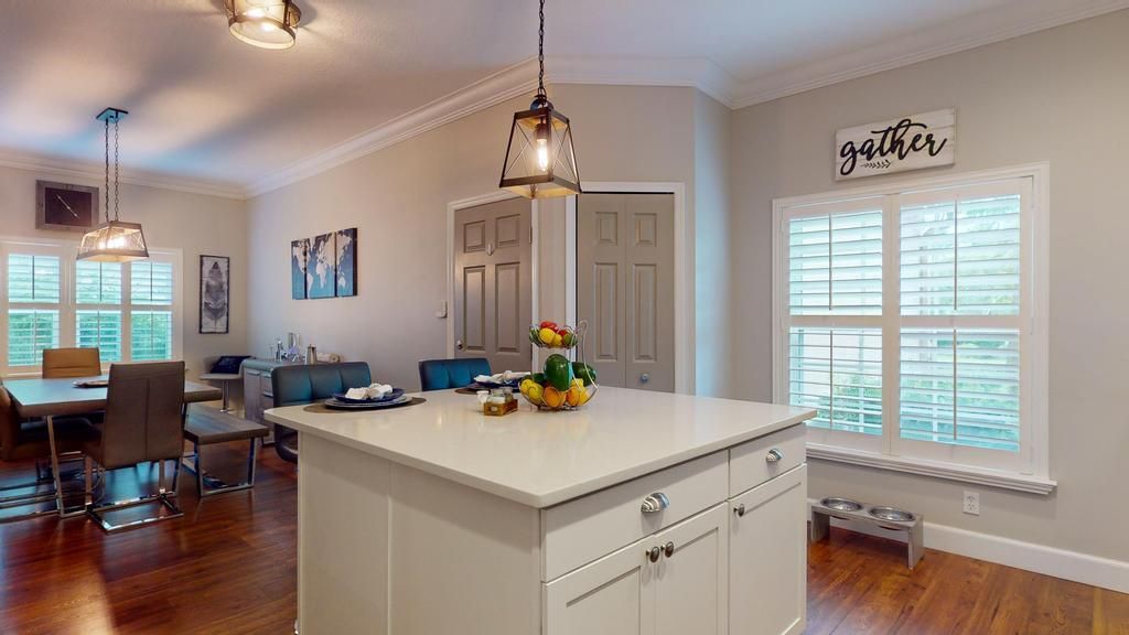 Active With Contract: $310,000 (2 beds, 2 baths, 1650 Square Feet)