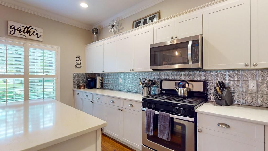 Active With Contract: $310,000 (2 beds, 2 baths, 1650 Square Feet)