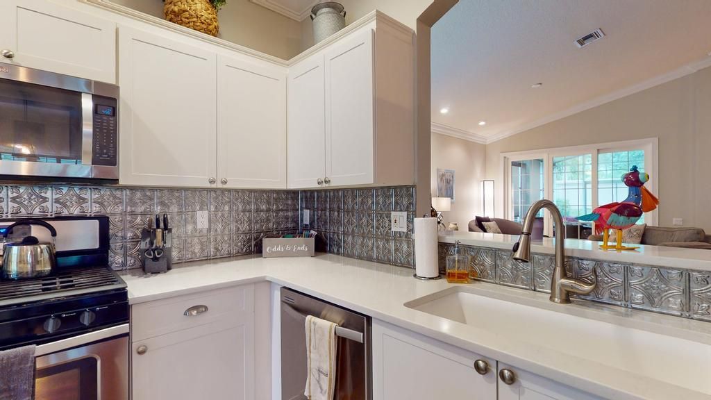 Active With Contract: $310,000 (2 beds, 2 baths, 1650 Square Feet)