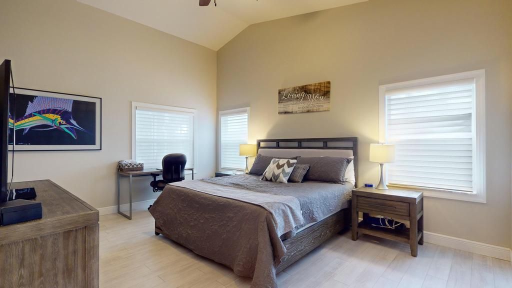 Active With Contract: $310,000 (2 beds, 2 baths, 1650 Square Feet)