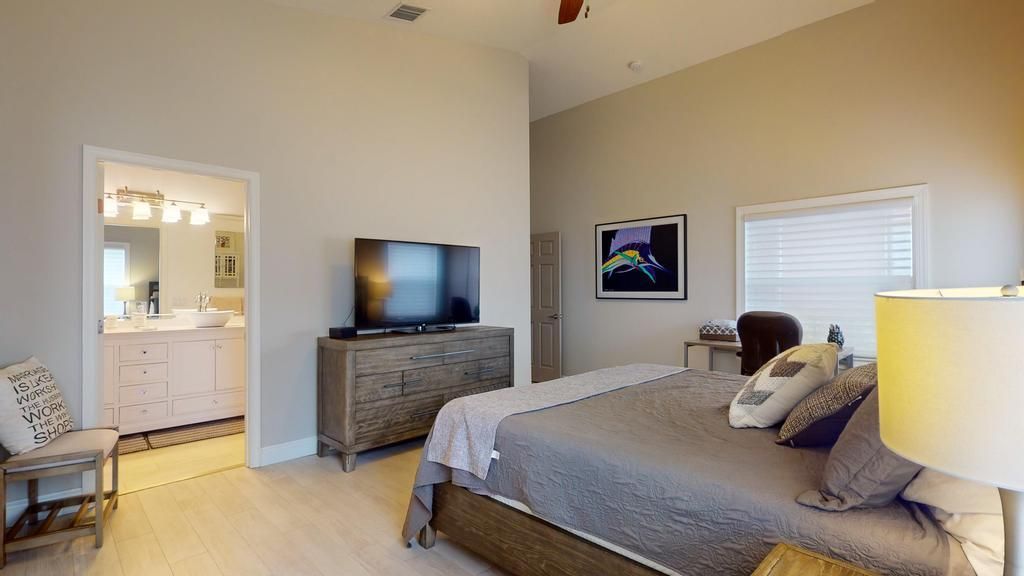 Active With Contract: $310,000 (2 beds, 2 baths, 1650 Square Feet)