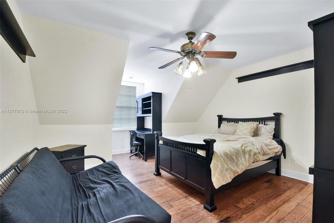 En Renta: $4,500 (4 camas, 3 baños, 3931 Pies cuadrados)