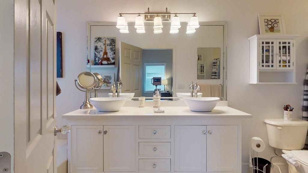 Active With Contract: $310,000 (2 beds, 2 baths, 1650 Square Feet)