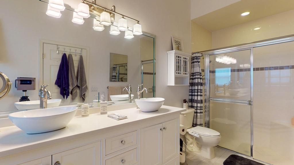 Active With Contract: $310,000 (2 beds, 2 baths, 1650 Square Feet)