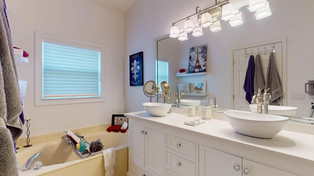 Active With Contract: $310,000 (2 beds, 2 baths, 1650 Square Feet)