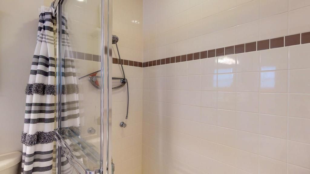 Active With Contract: $310,000 (2 beds, 2 baths, 1650 Square Feet)