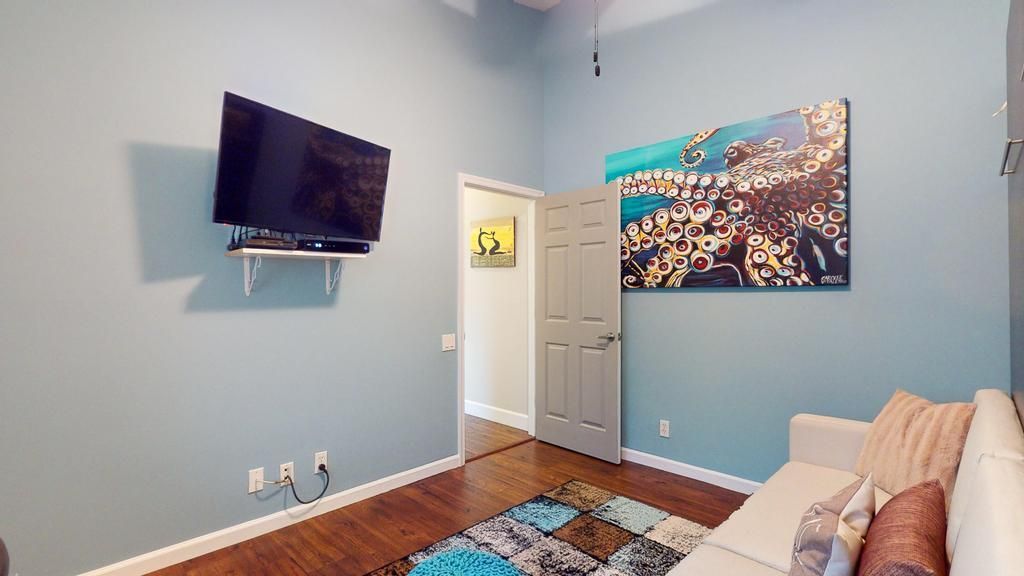 Active With Contract: $310,000 (2 beds, 2 baths, 1650 Square Feet)