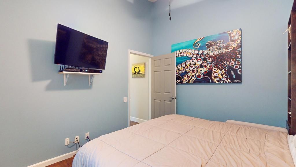 Active With Contract: $310,000 (2 beds, 2 baths, 1650 Square Feet)