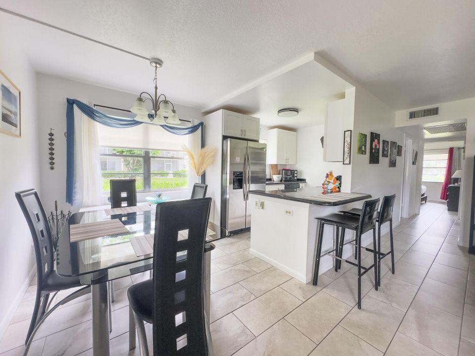 For Rent: $1,799 (2 beds, 1 baths, 840 Square Feet)