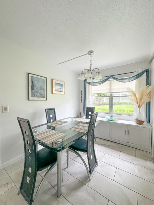 For Rent: $1,799 (2 beds, 1 baths, 840 Square Feet)