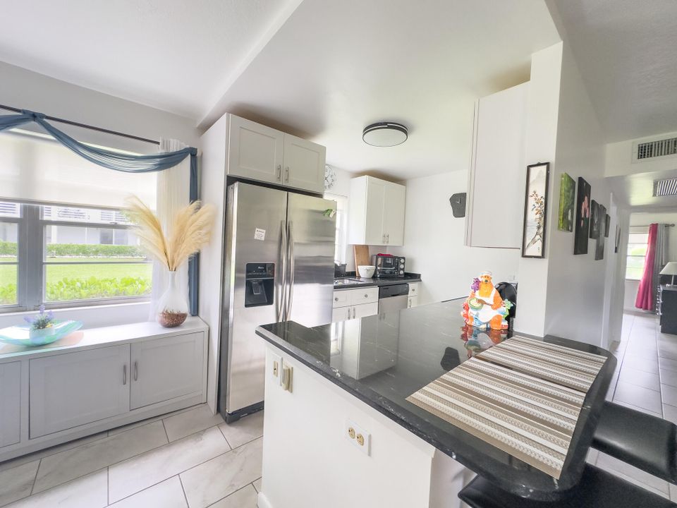 For Rent: $1,799 (2 beds, 1 baths, 840 Square Feet)