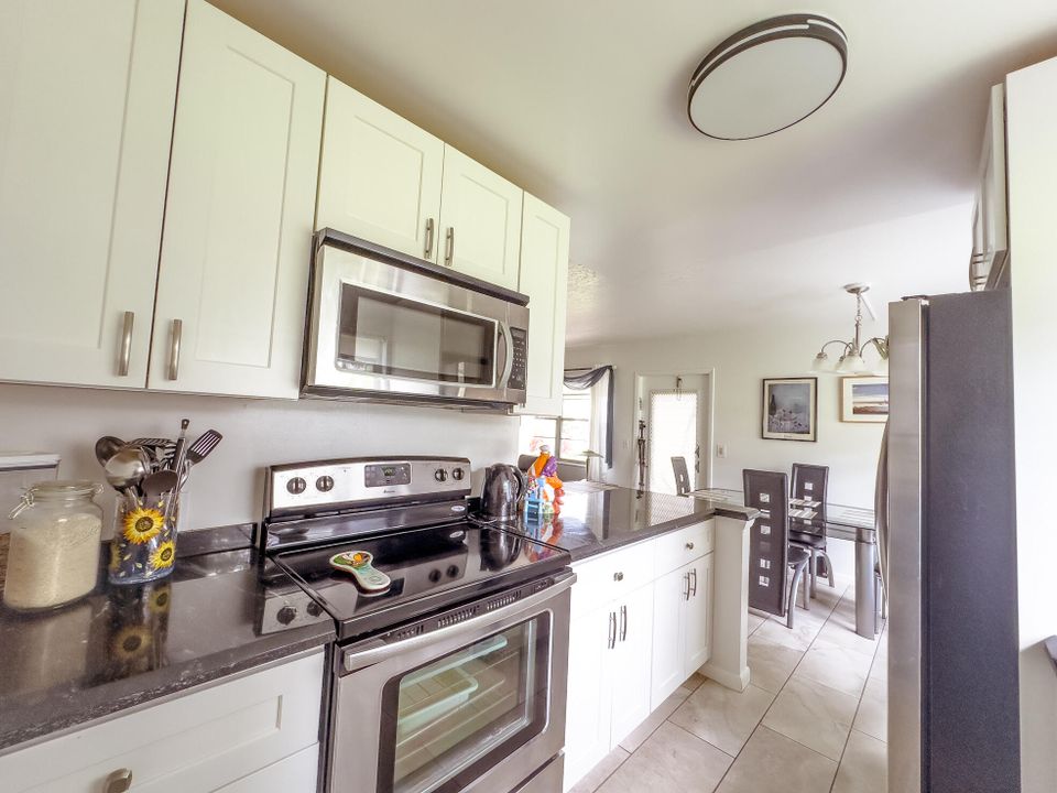 For Rent: $1,799 (2 beds, 1 baths, 840 Square Feet)