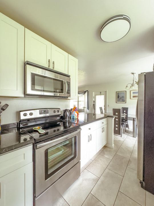 For Rent: $1,799 (2 beds, 1 baths, 840 Square Feet)