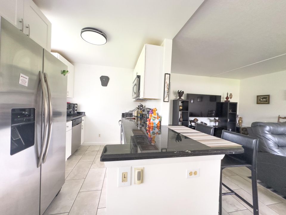 For Rent: $1,799 (2 beds, 1 baths, 840 Square Feet)