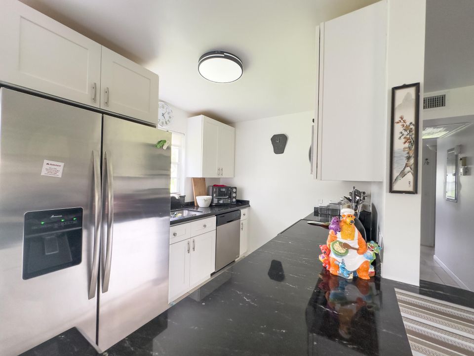 For Rent: $1,799 (2 beds, 1 baths, 840 Square Feet)