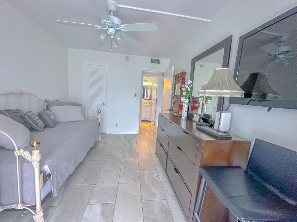 For Rent: $1,799 (2 beds, 1 baths, 840 Square Feet)