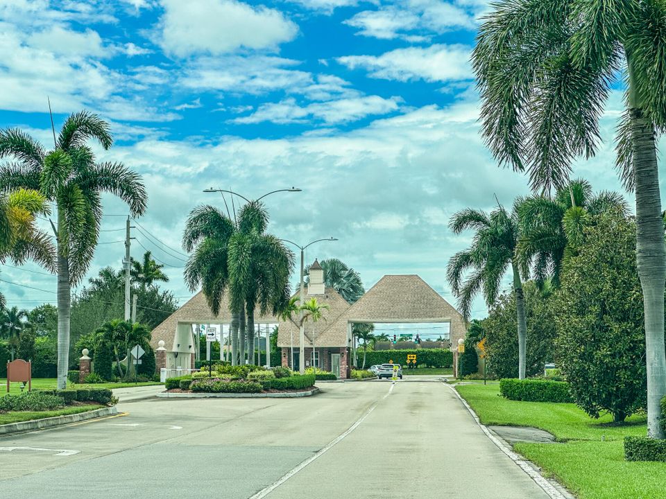 For Rent: $1,799 (2 beds, 1 baths, 840 Square Feet)