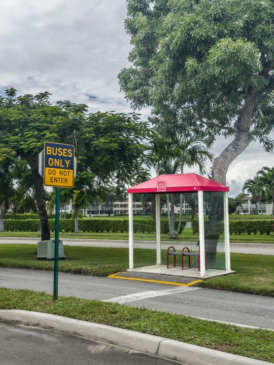 For Rent: $1,799 (2 beds, 1 baths, 840 Square Feet)