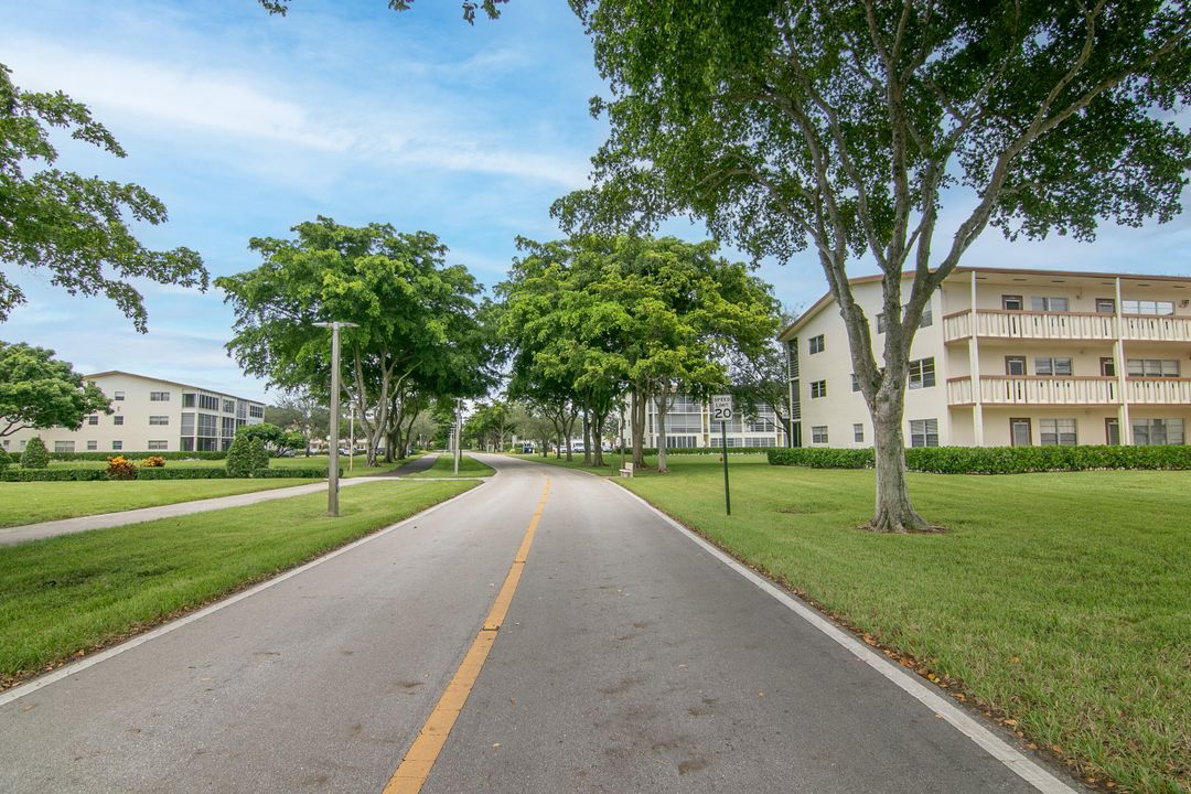 For Rent: $1,799 (2 beds, 1 baths, 840 Square Feet)